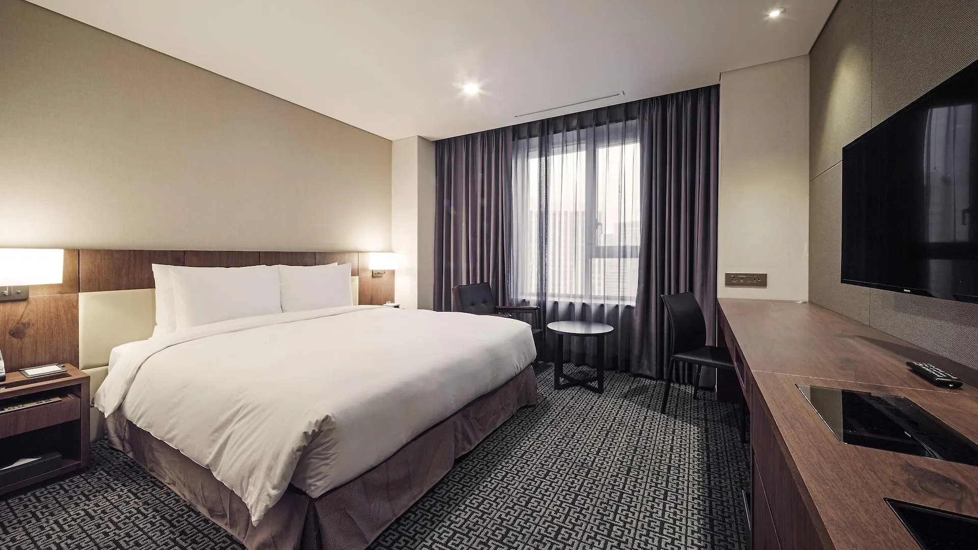 ****  Отель Voco Seoul Myeongdong By Ihg Южная Корея